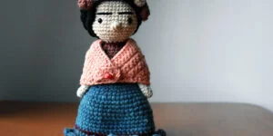 Muñeca Amigurumi de Frida Kahlo